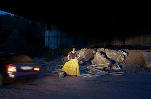 Бетмен - автозаправник, а Дональд Дак продає квіти