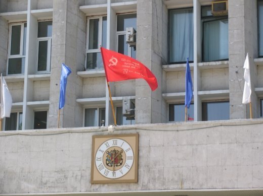 Центральный вход в Керченский городской совет.