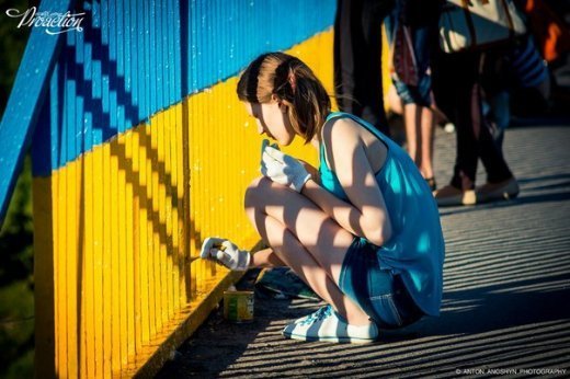 Як луцький міст став синьо-жовтим