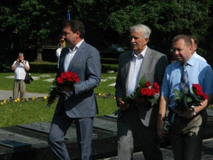 Партія регіонів вшанувала героїв. ФОТО