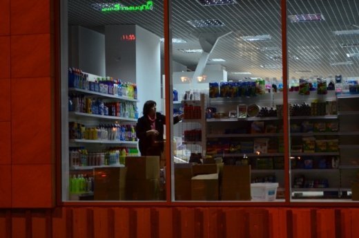 У ЦУМі почали викладати на полиці товар