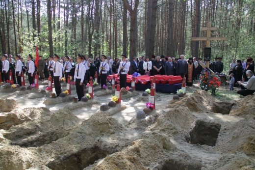 Піраміди «Відродження» на висоті «Ведмежій»