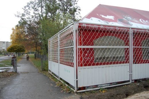 Пивнушка біля 21-ої гімназії. Доколє?