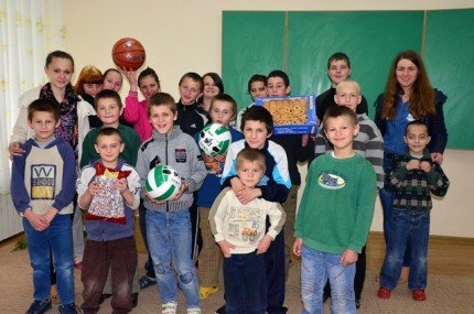 Молоді регіони: Соціально-благодійний проект «Назустріч дітям»