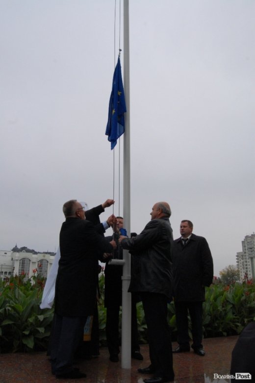 У Волинської ОДА немає від Євросоюзу нічого. Навіть прапора. ФОТО