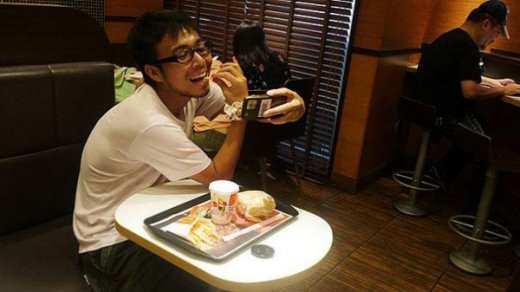 Як сфотографуватися з дівчиною, не маючи її