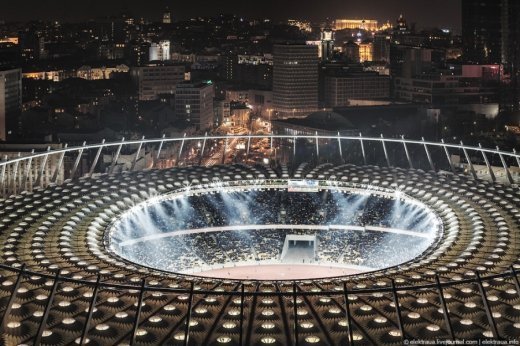 Стадіон НСК Олімпійський: нічний погляд 