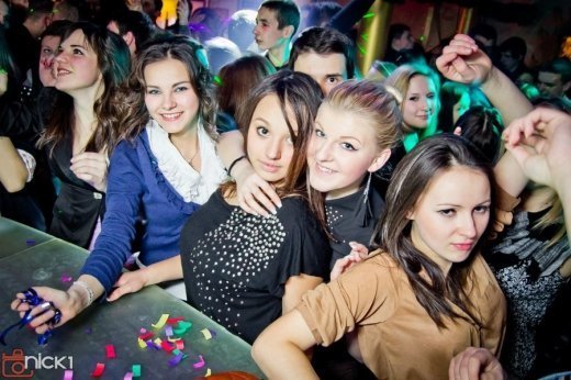 Навіщо батьки відпускають дітей в луцькі клуби?