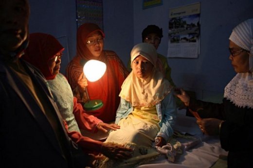  Обрезание девочек в Индонезии. ШОКИРУЮЩИЕ ФОТО