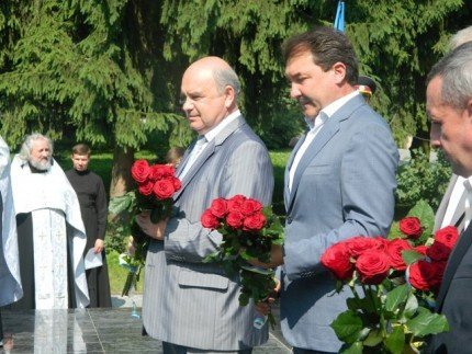 Партія регіонів вшанувала героїв. ФОТО