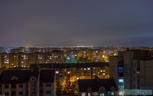 Нічний Луцьк з башти крану. ФОТО