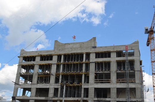 На Луцькому ЦУМі - квітка