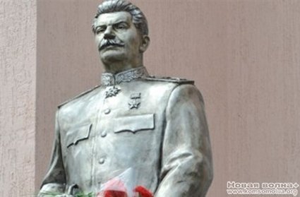 Комсомол всіх нацюків попереджає, що закон за вандалізм карає!