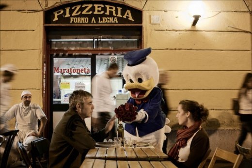 Бетмен - автозаправник, а Дональд Дак продає квіти