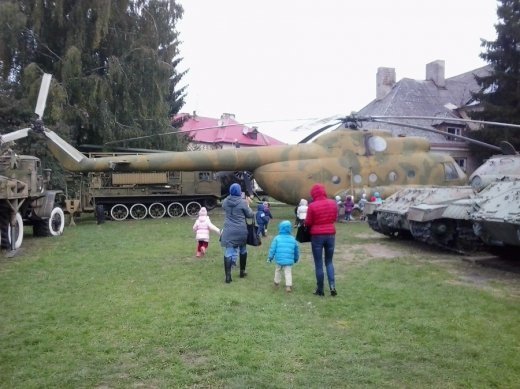 Майбутні  захисники відвідали музей військової техніки