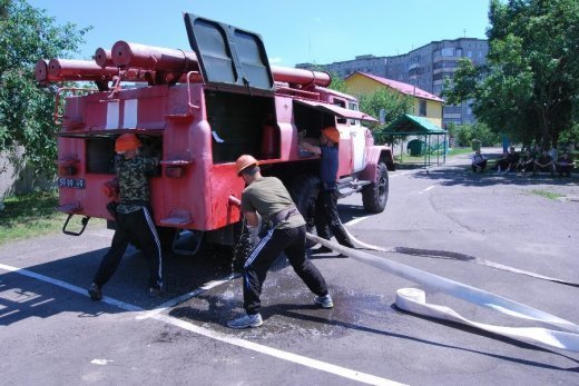 Змагалися військові пожежники