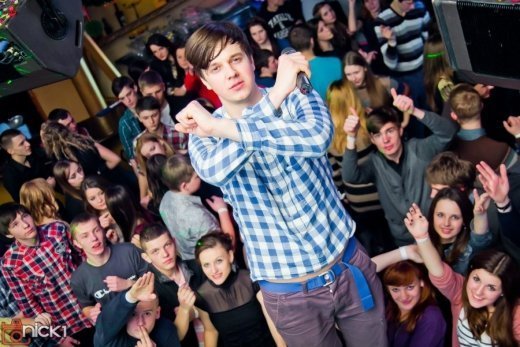 Навіщо батьки відпускають дітей в луцькі клуби?