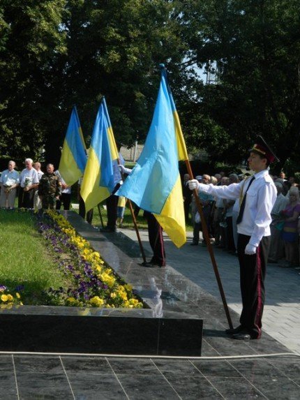 Партія регіонів вшанувала героїв. ФОТО