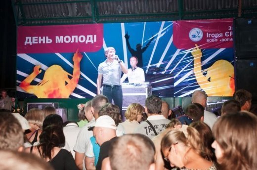 Єремєєв на діскотєці в Манєвічах. ФОТО