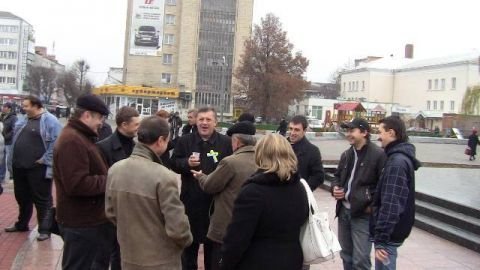 Учасники Помаранчевої революції збиратимуть апельсини для дітей