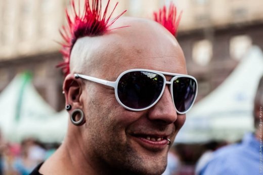 Київська фан-зона: це вам не прапори на мордах малювати!