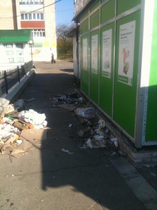 А поки в мерії хваляться, як вони гарно працюють...