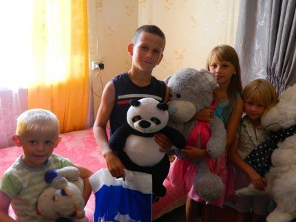 «Молоді регіони» дарували іграшки дітлахам із Луцького району