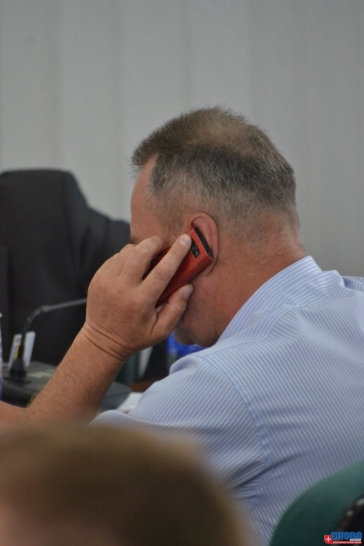 Луцькі депутати і телефони. ФОТО