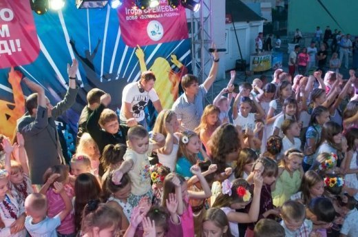 Єремєєв на діскотєці в Манєвічах. ФОТО