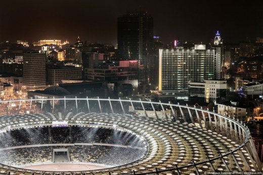 Стадіон НСК Олімпійський: нічний погляд 