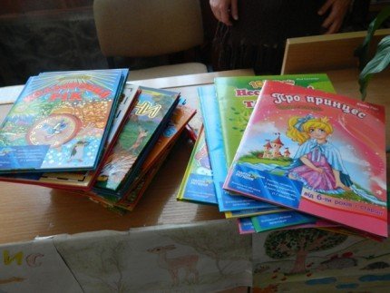 «Молоді регіони» продовжують акцію «Подаруй книгу»