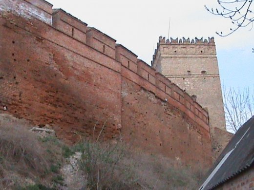 Екзклюзивна екскурсія «Королівством кривих дзеркал» древнього Лучеська!