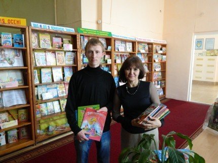 «Молоді регіони» продовжують акцію «Подаруй книгу»