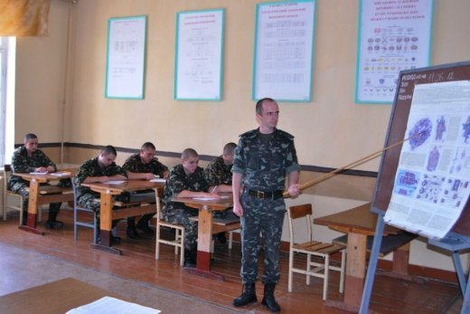 У Рівному навчають молодих військових водіїв