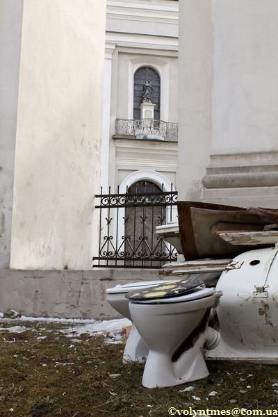 Хто ще скаже "заповідник"?? Або розруха починається з "Рабанівки"