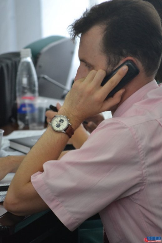 Луцькі депутати і телефони. ФОТО