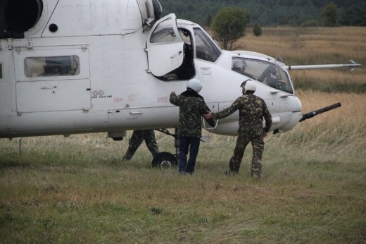 На Львівщині військові вертолітники тренувалися у бомбометанні