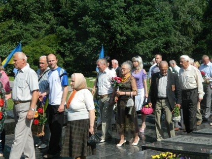 Партія регіонів вшанувала героїв. ФОТО
