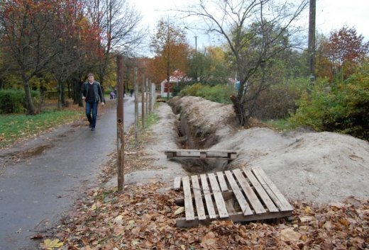 Пивнушка біля 21-ої гімназії. Доколє?