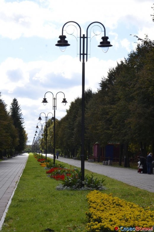 Фото осіннього додощового Луцька