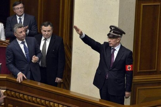 Азаров зігує-2 :)