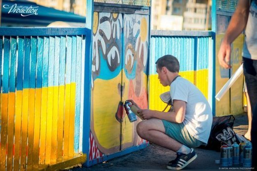 Як луцький міст став синьо-жовтим