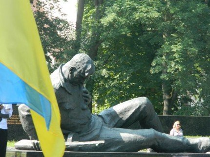 Партія регіонів вшанувала героїв. ФОТО