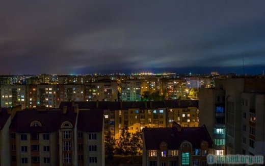 Нічний Луцьк з башти крану. ФОТО