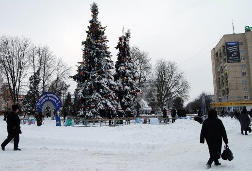 Центр Луцька готують до Нового року. ФОТО