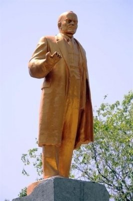 Донецьк: Ленін з клешньою