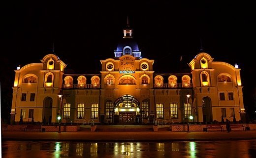 Луцький вокзал уночі. ФОТО