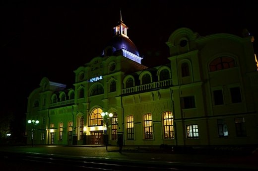 Луцький вокзал уночі. ФОТО