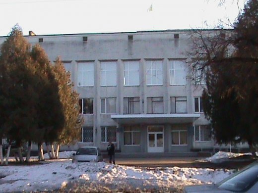 Притон свавілля у скверику,напроти ЛРДА ВО!