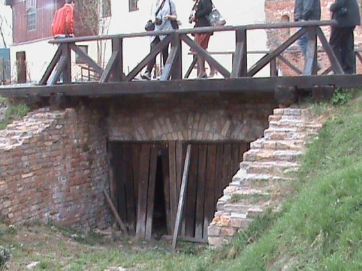 Екзклюзивна екскурсія «Королівством кривих дзеркал» древнього Лучеська!